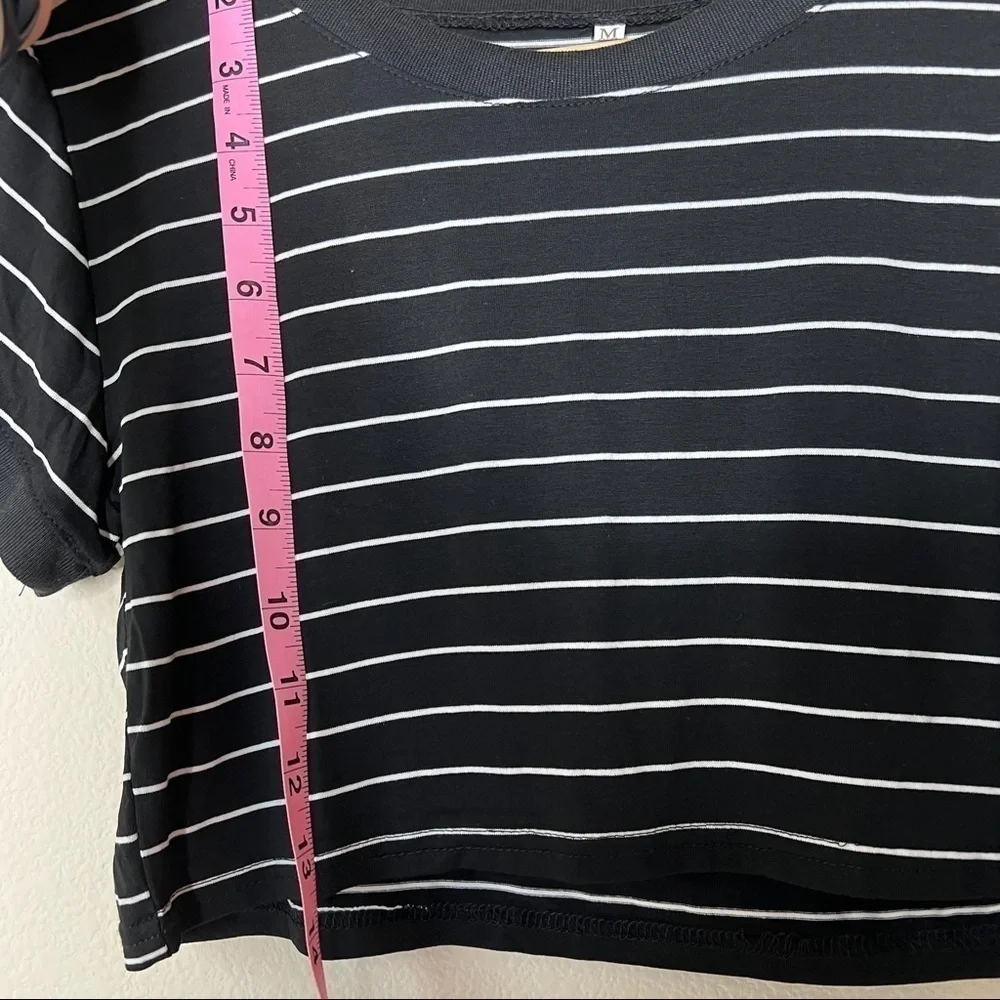 Crop top Black & White stripped Medium